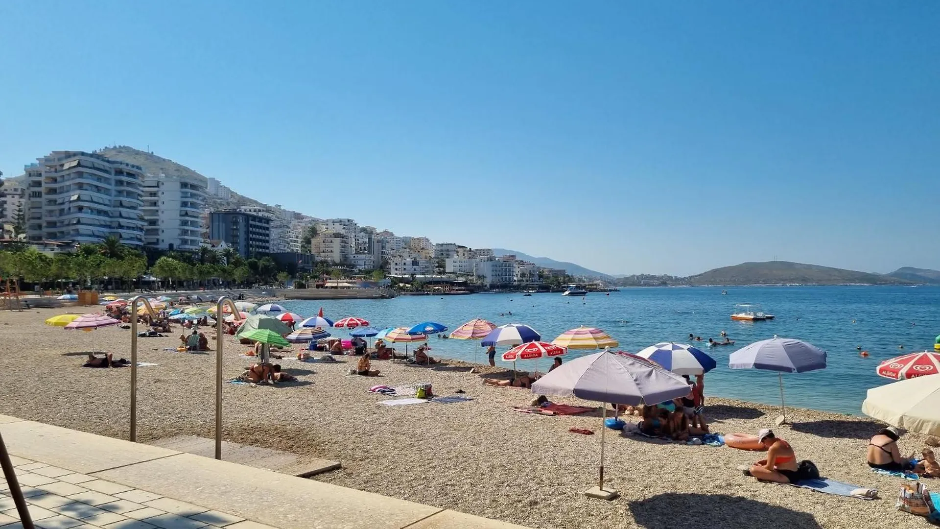 アパート Aleks Apartement Sarandë