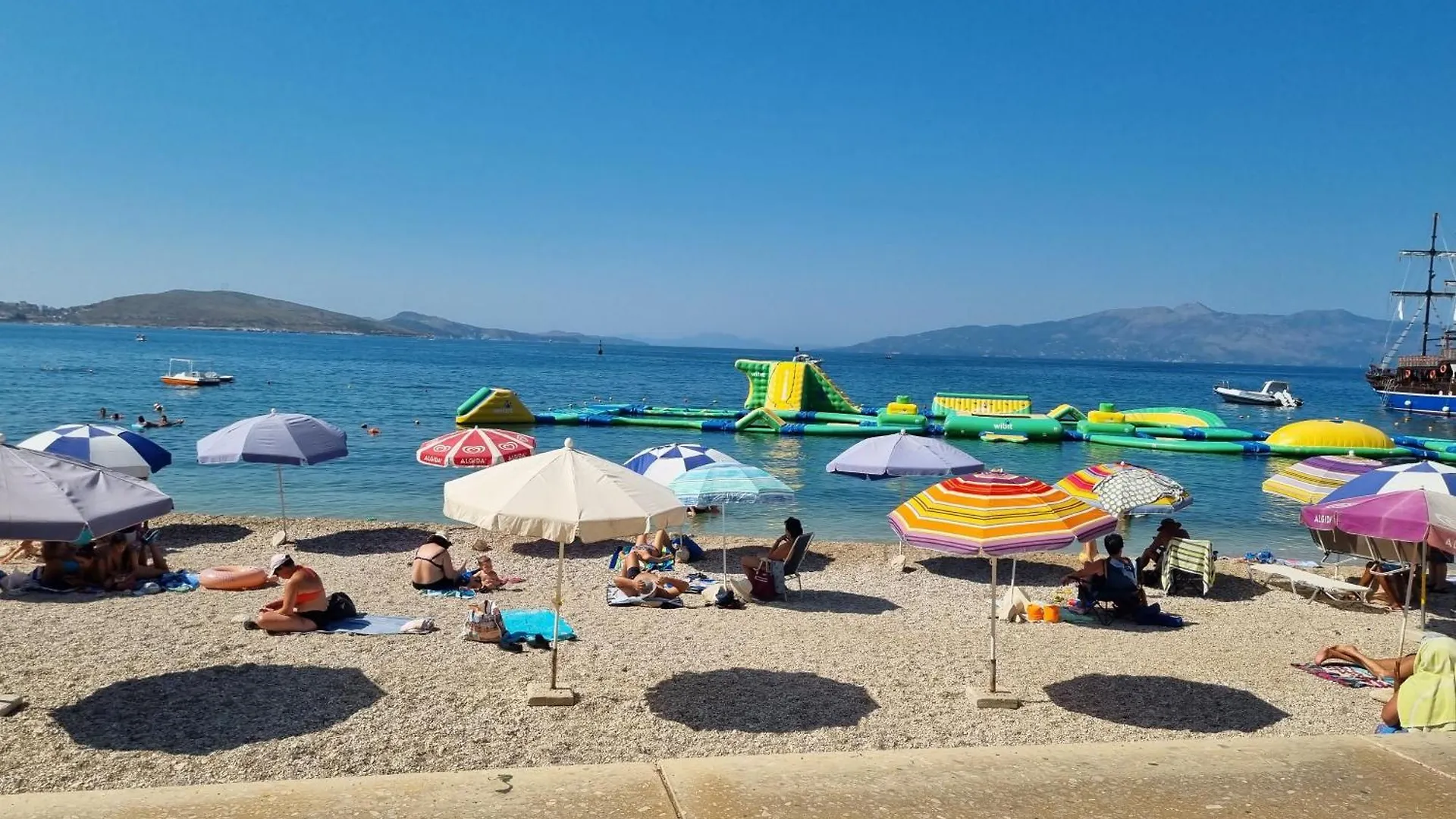 Aleks Apartement Sarandë アパート